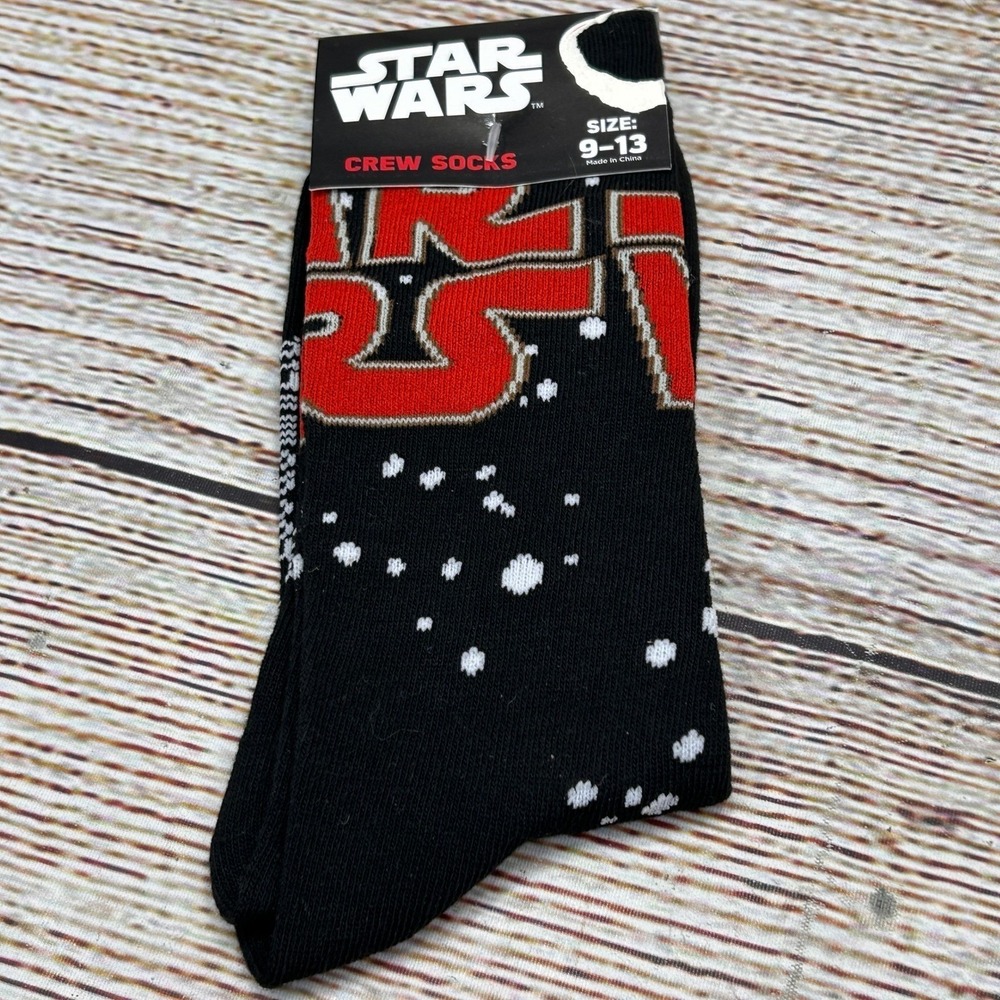 Star Wars Mens Crew Socks Black Red Logo Star Pattern Size 9-13 New SKU 391040